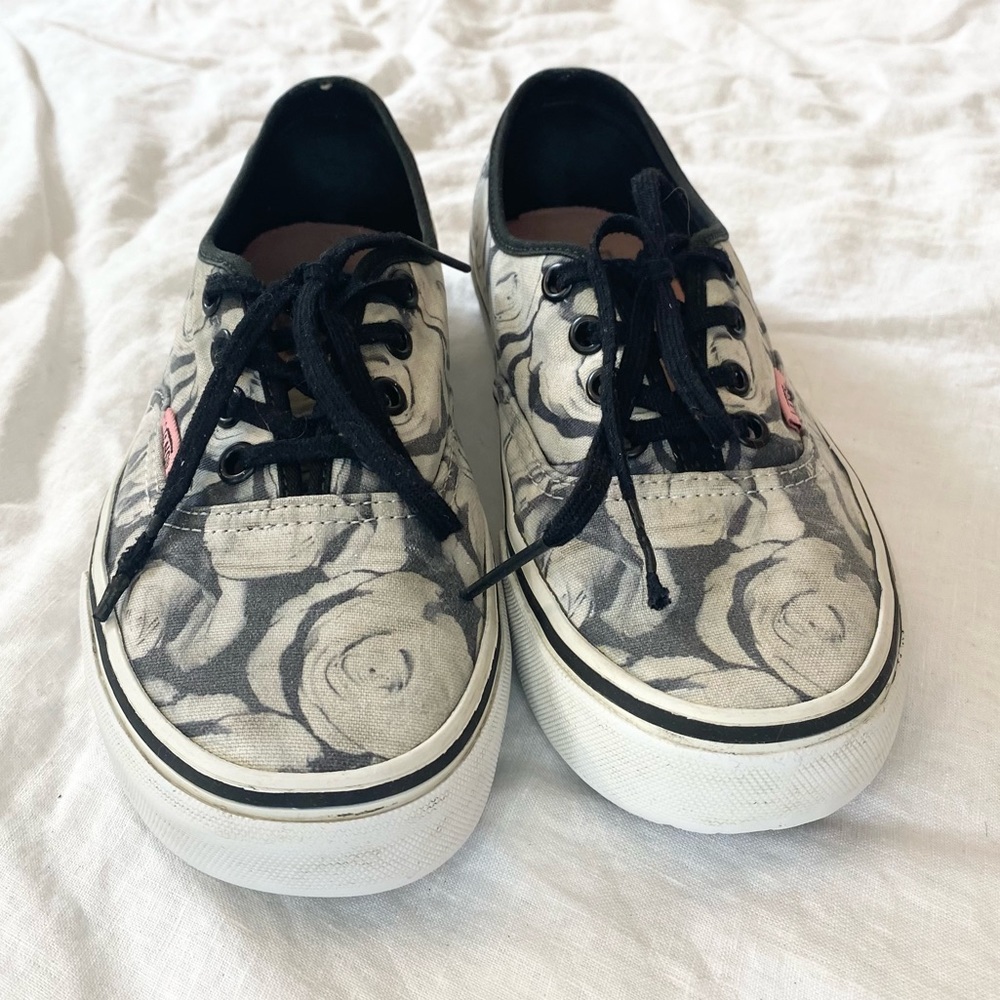 Vans Authentic In Digi Roses In Black - Picture 2 of 16